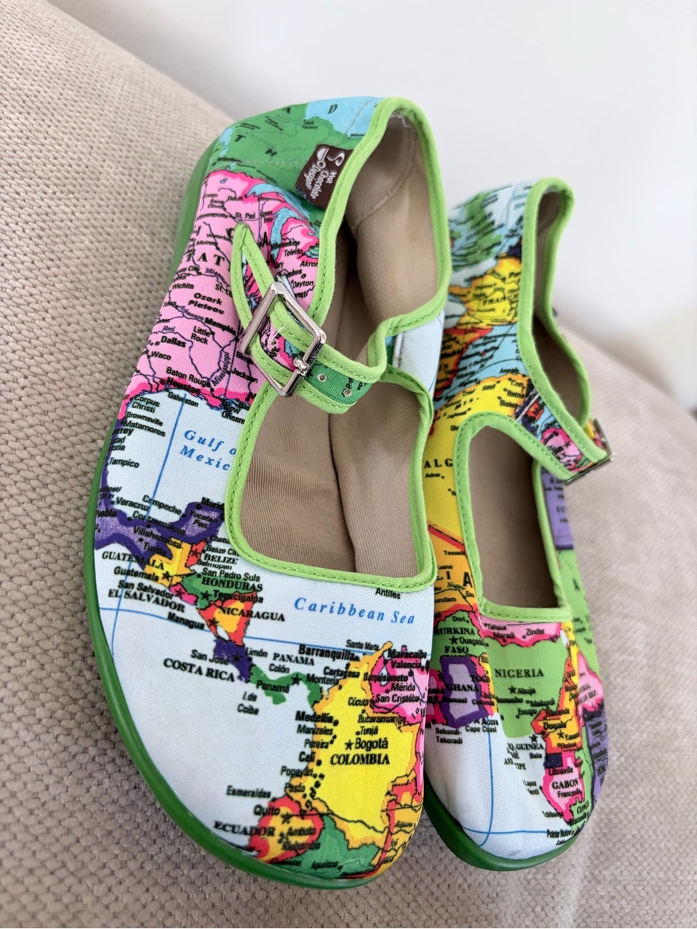 Hot chocolates chocolaticas Mary Jane Shoes in Bright Map Print - Green size 6.5 - Picture 3 of 6